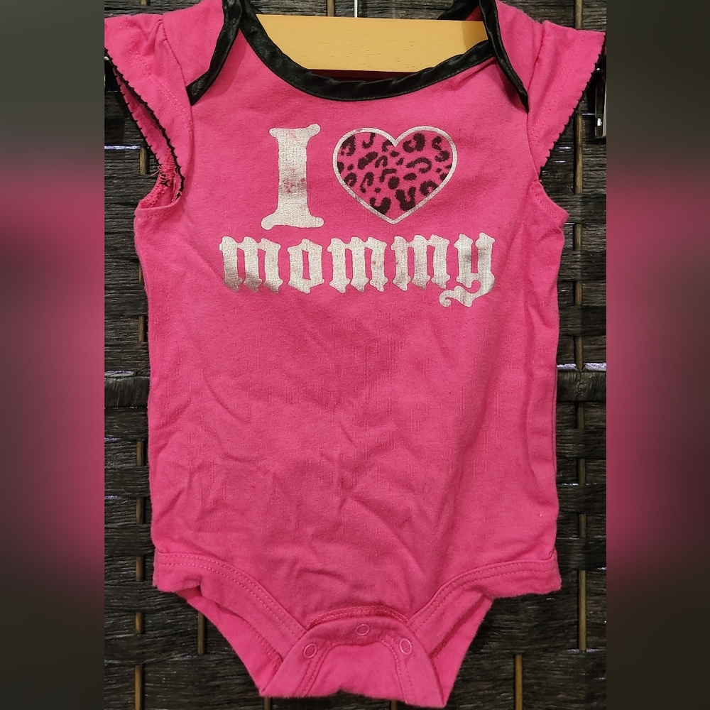 🌟10/10🌟  I love mommy diaper shirt